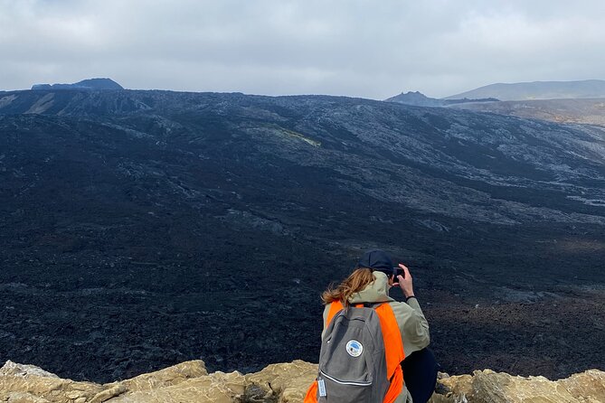 Volcano Hike and Blue Lagoon Including Admission Small Group Tour - Grindavík and the human side of the eruptions