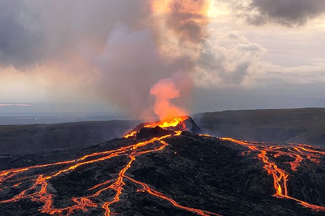 Volcano Tour on Reykjanes Peninsula Including Icelandic Snacks - Who should book this Reykjanes outing?