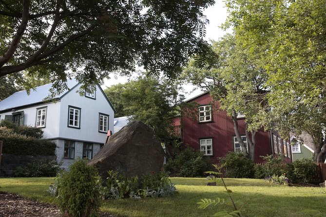 Walking tour of Reykjavik city - Arnarholl Statue: start with Iceland’s early story