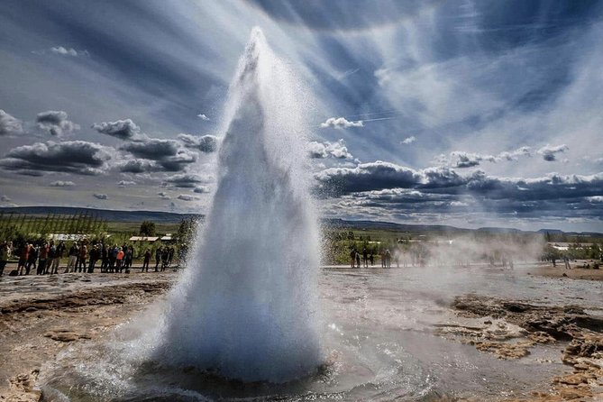 Whale Watching and Golden Circle Tour from Reykjavik - One morning, two very different Icelands